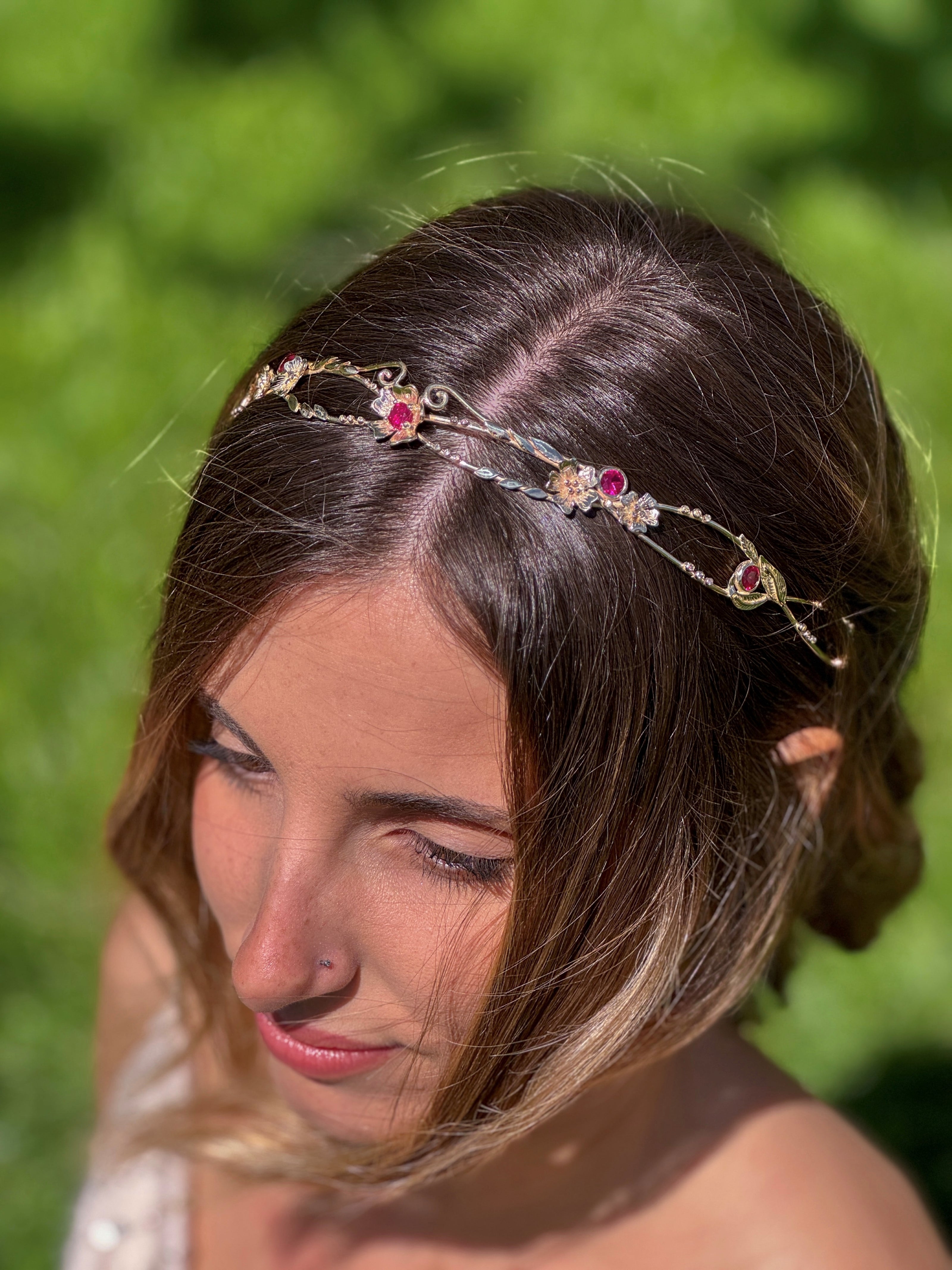Tiara da sposa in oro giallo su commissione per una futura sposa. Design e realizzazione di Aurora Bariletti.