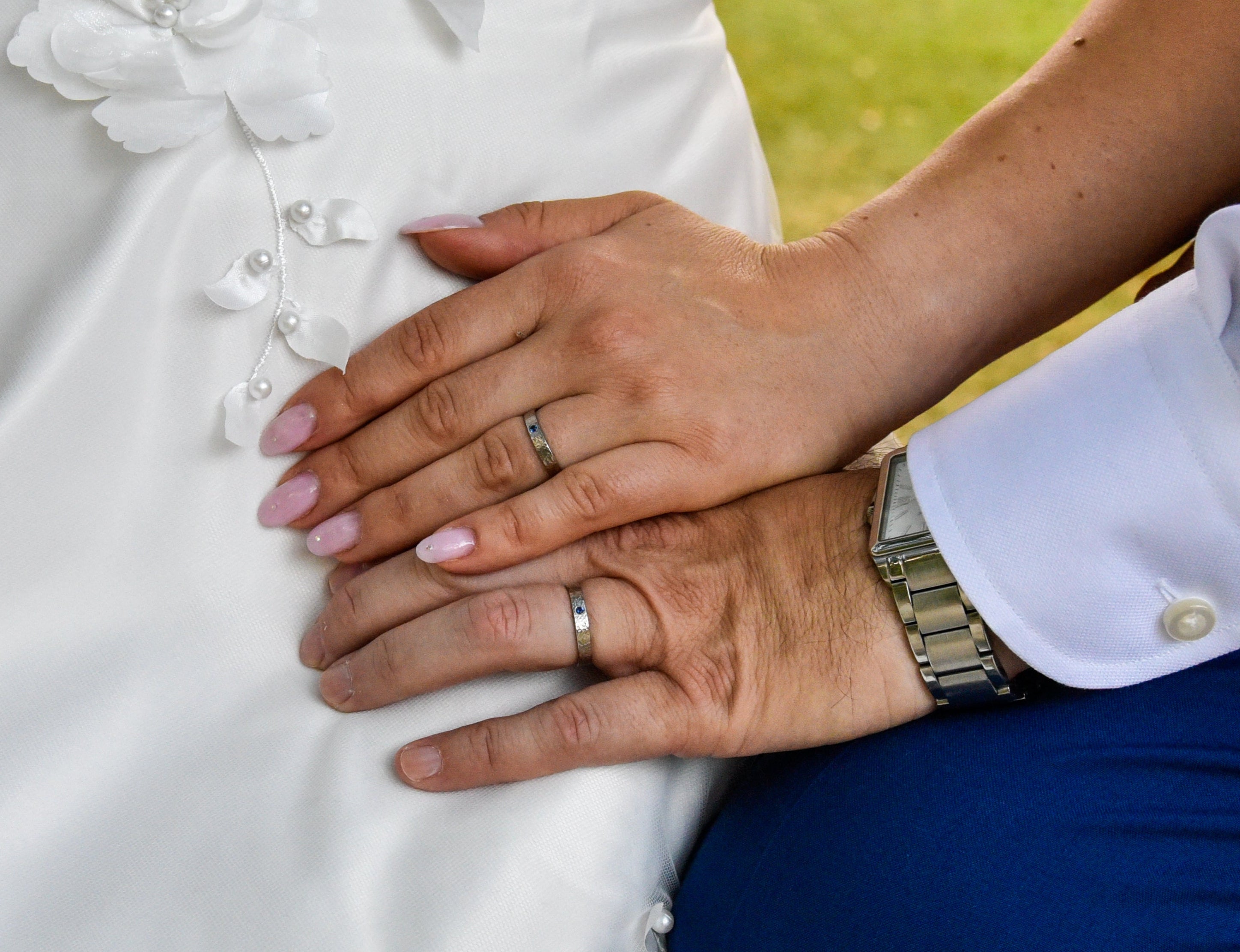 Fedi nuziali artigianali su misura realizzate da Aurora Bariletti laboratorio orafo a riva del garda.