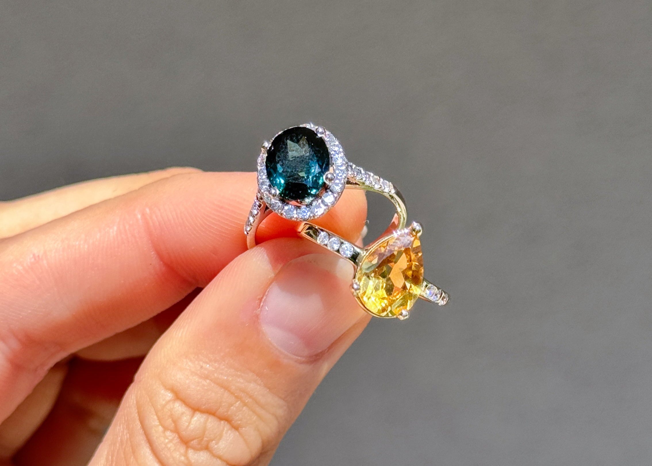 Aurora Bariletti gioielli personalizzati su misura anelli oro e argento pietre laboratorio orafo riva del garda